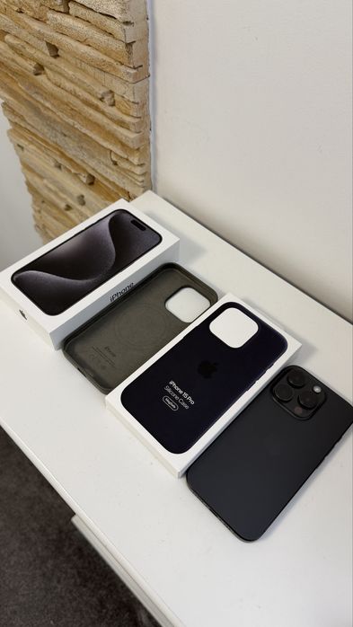 iPhone 15 pro black titanium