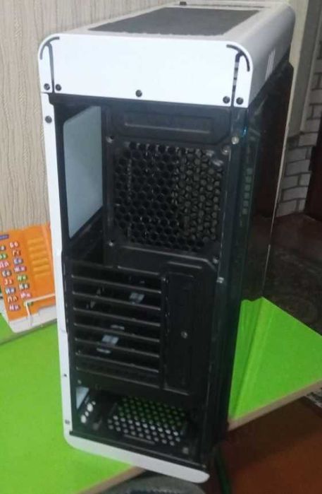 Продаю игровой корпус Midi-Tower