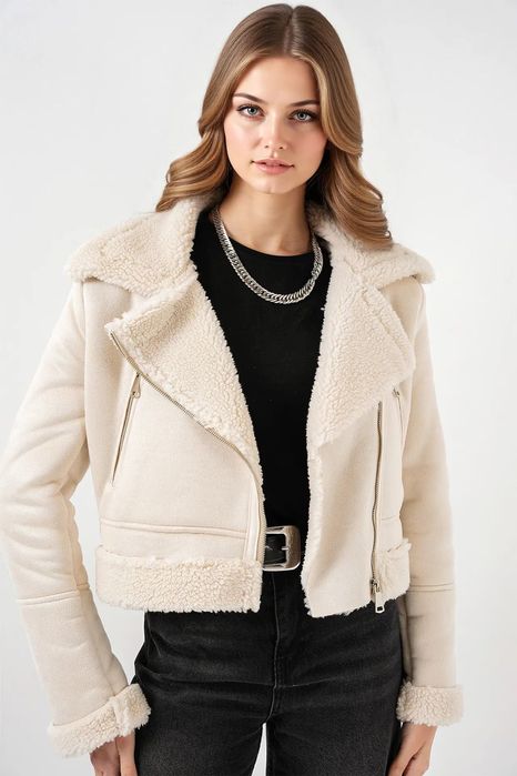 Страхотно стилно палто с каракул