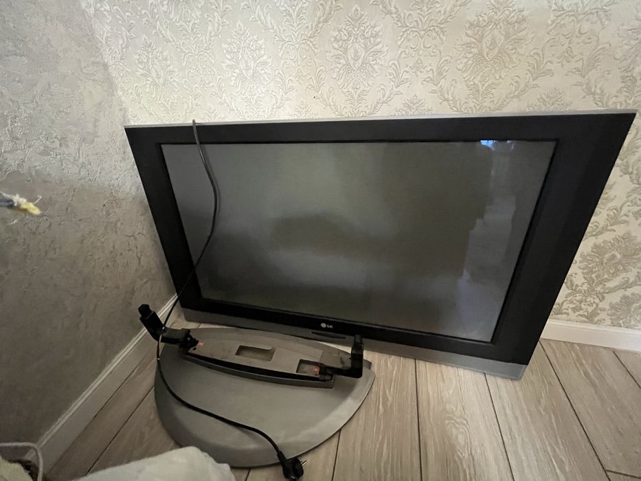 Телевизор отдам даром