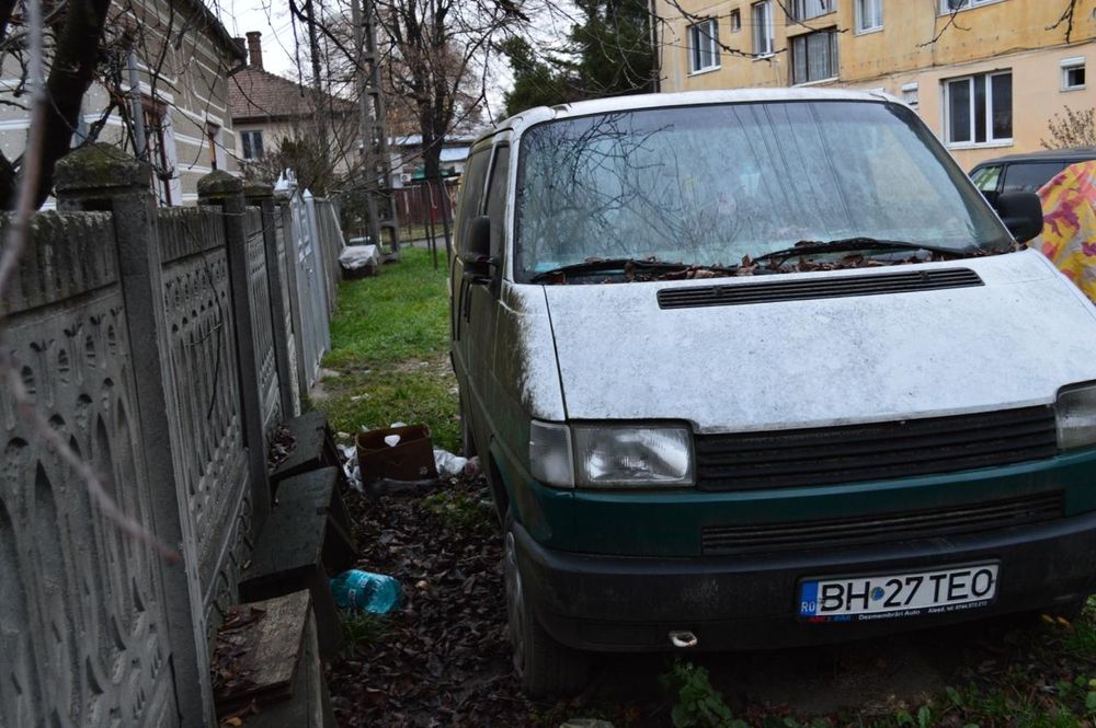 Vând T4 pentru piese