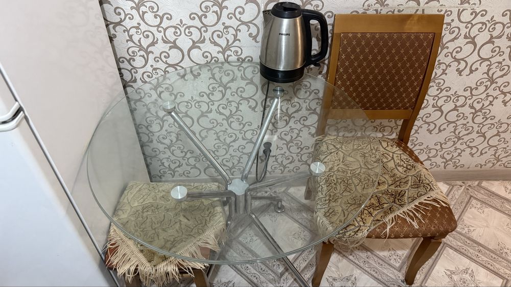 Кухонный стол стеклянный