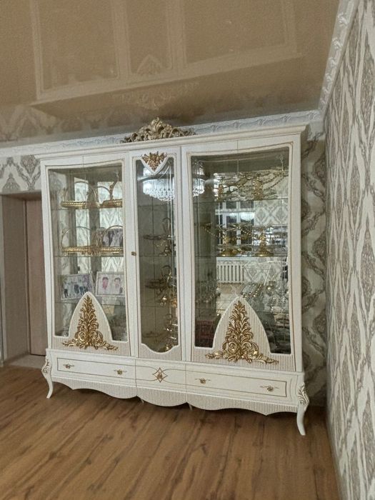 Продам стенку витрина для посуды