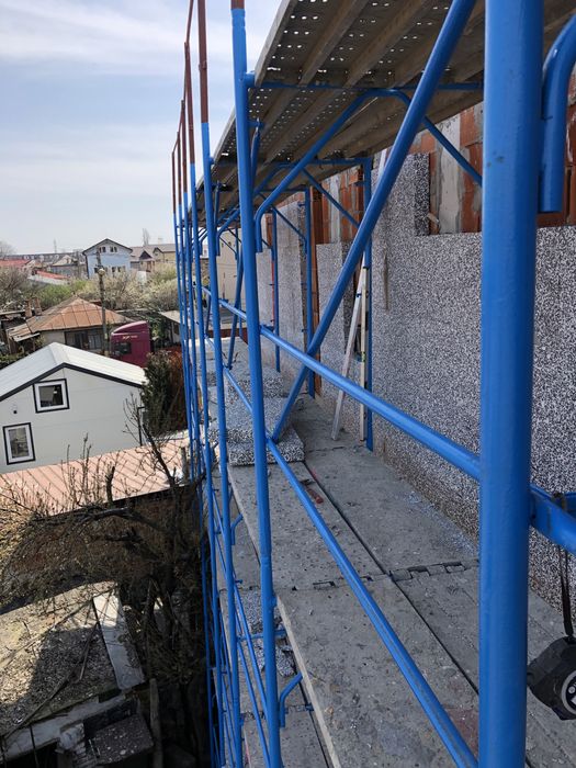 Vand Inchiriez schela metalica