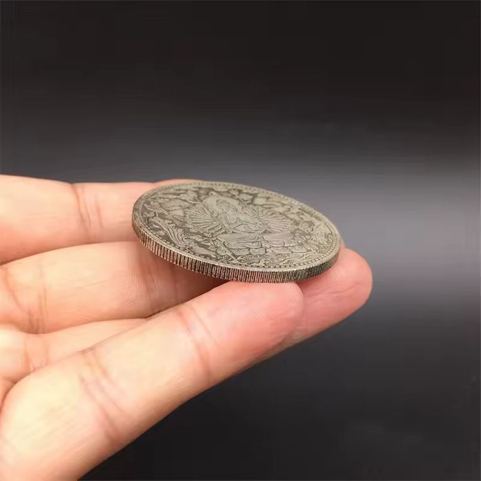 Китайска Монета  Thousand Hands Guanyi /  Бодхисатва