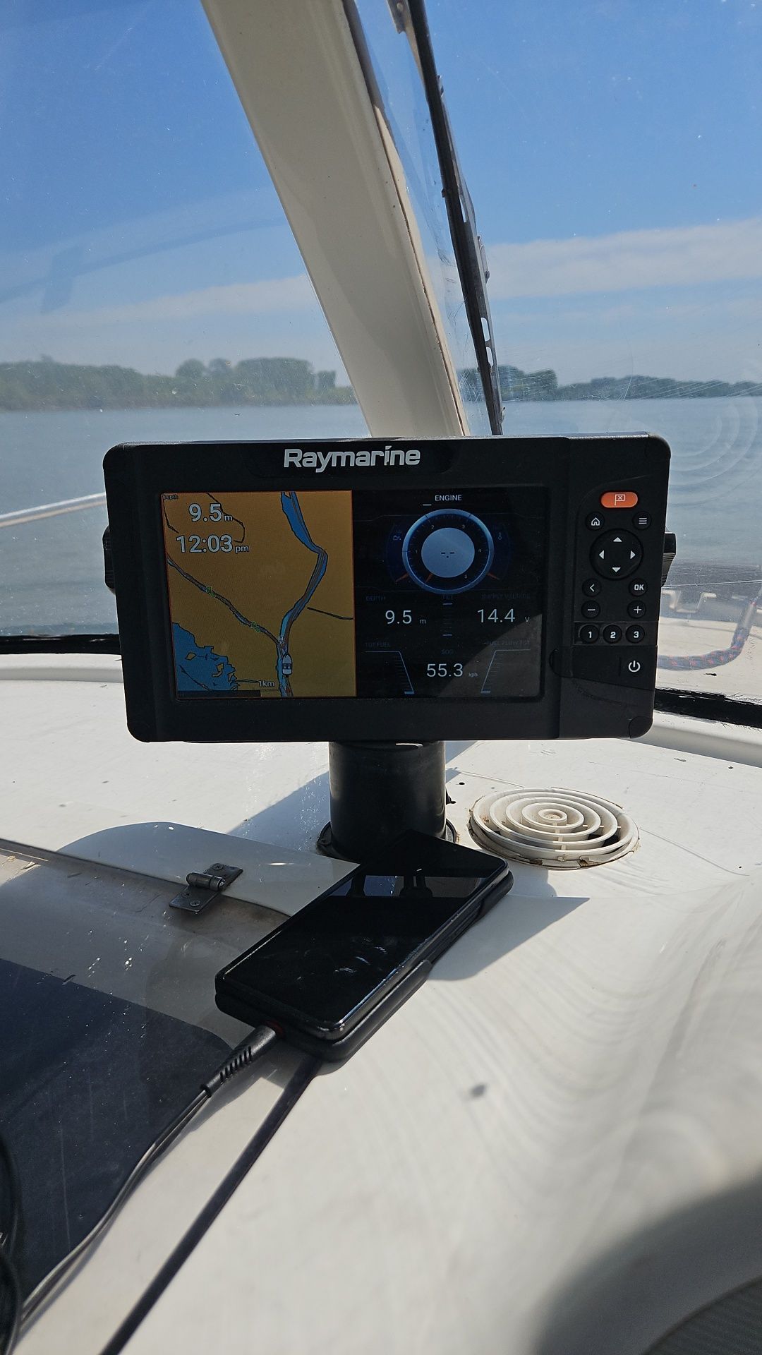 Barca Quicksilver Pilothouse  530 cu sau fără peridoc si motor
