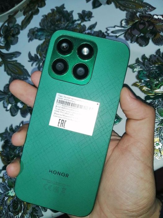 Xonor x8b,sotiladi srochno!!