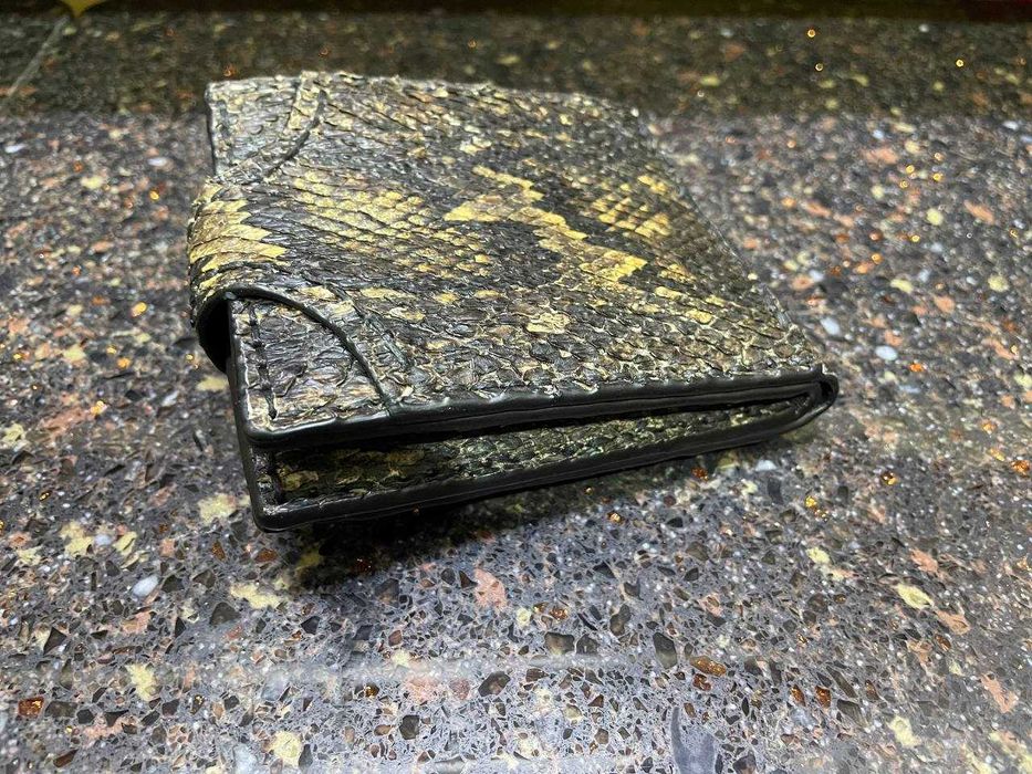 Кожаный бифолд, ручная работа, питон.