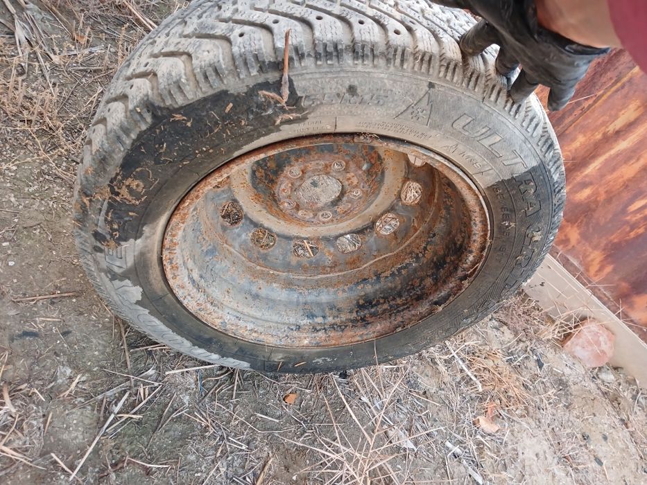 Шины зимние б/у продается