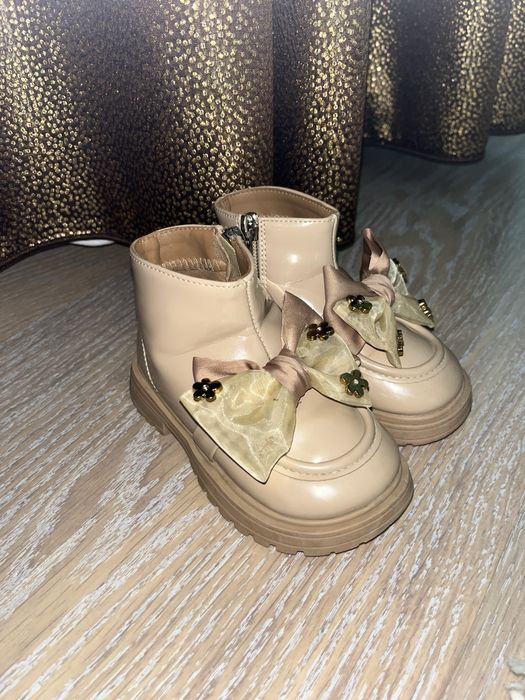 Продам детску осеннюю обувь