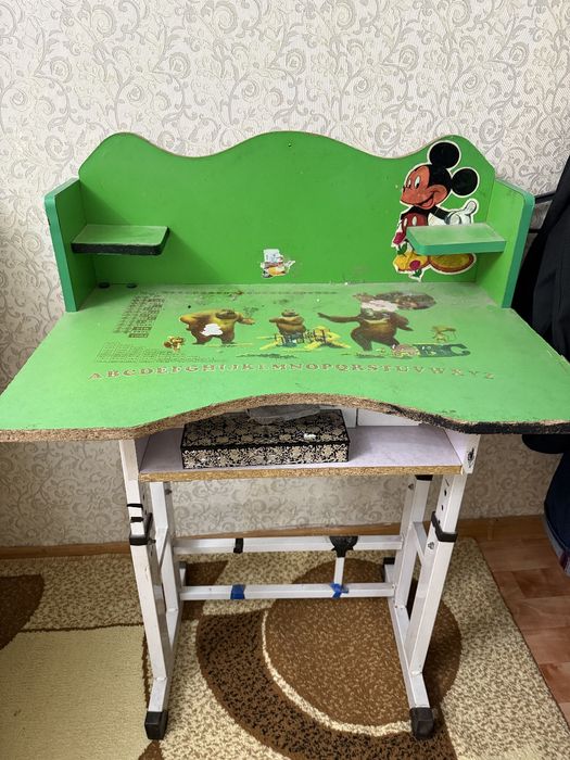 Парта для учёбы.