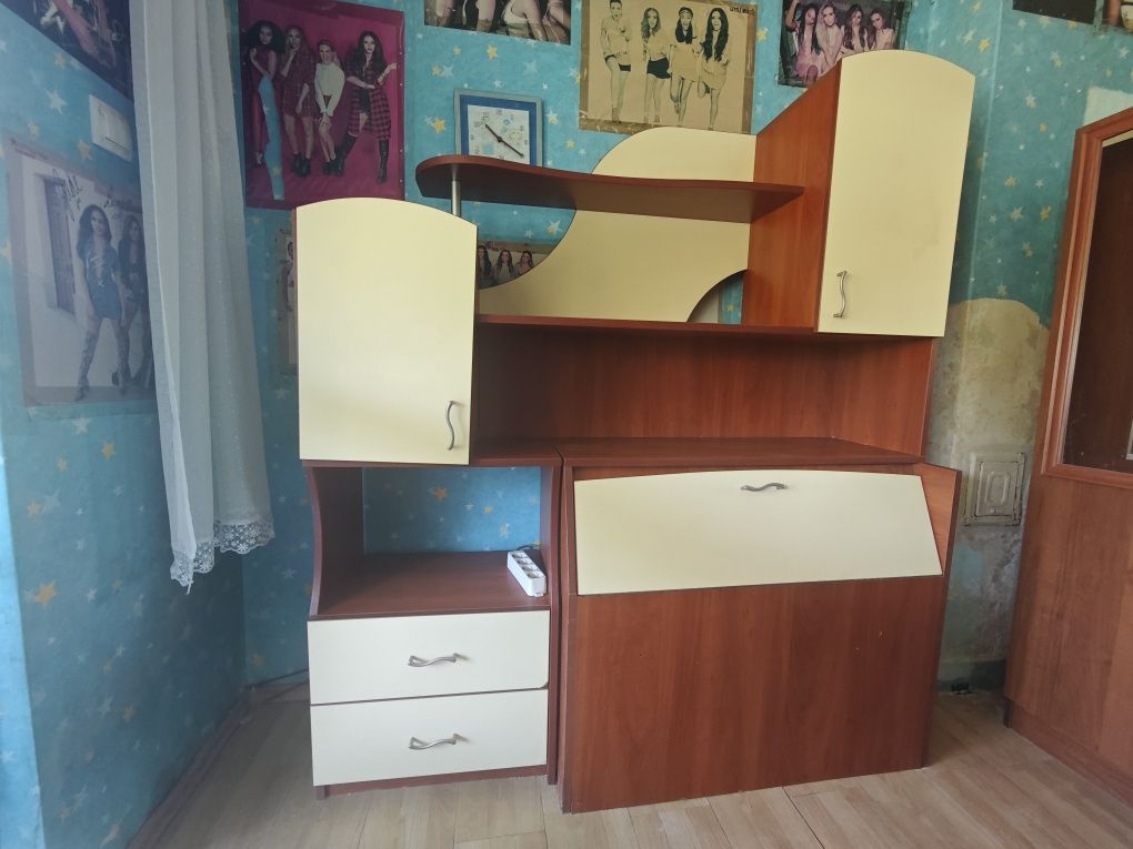 Етажерка с ракла