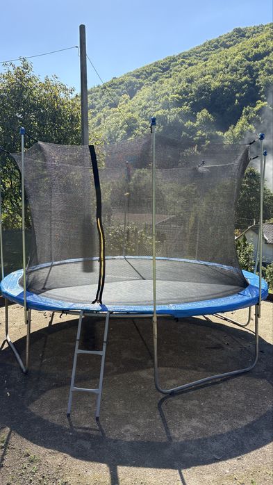 Trambulina cu plasa protectie