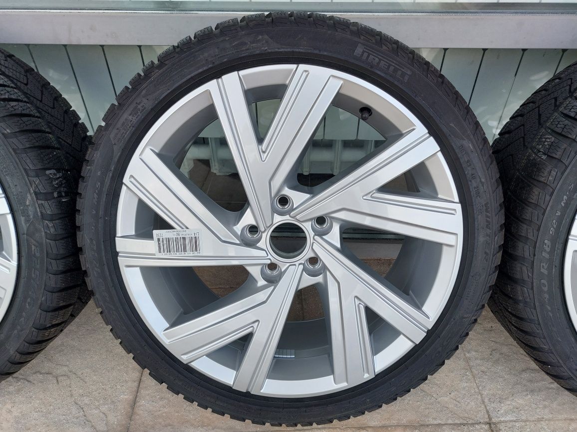 Оригинални джанти и гуми за Golf 8 Bergamo 18" и Pirelli Sottozero 3