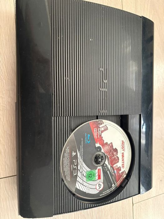 PlayStation 3 Super Slim + 2 Manete + Joc NFS Most Wanted