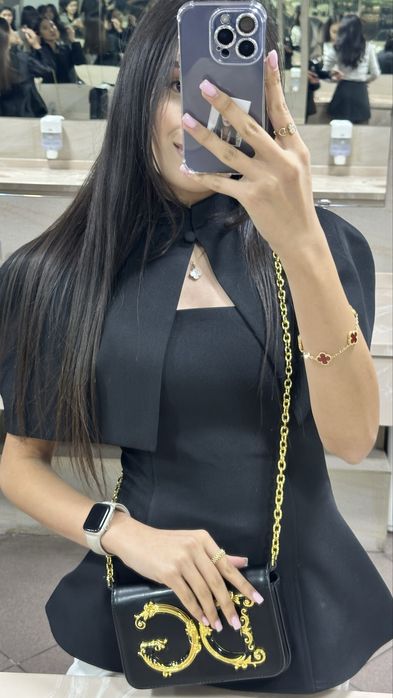 Корсет с кейпом черного цвета