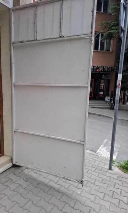 Гаражни врати  демонтирани