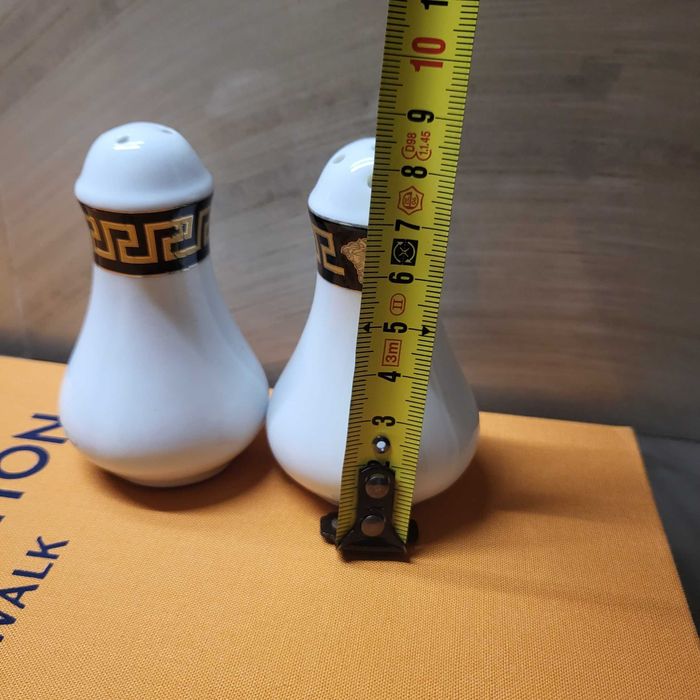 Set portelan Versace pentru sare si piper, nou, super pret