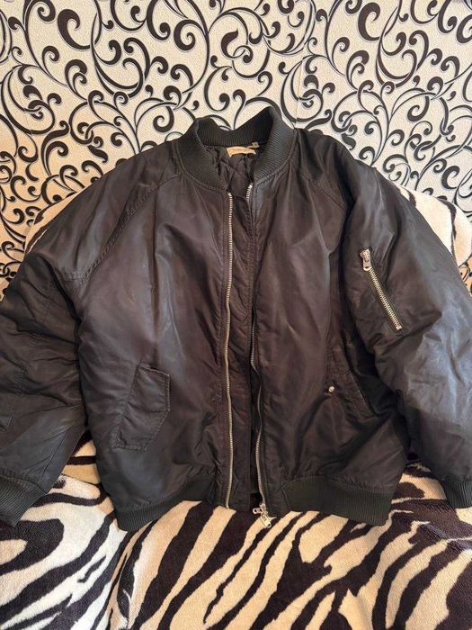 Бомбер Essential