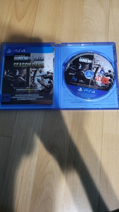 PS4 SLIM 1TB с 6 игри и периферни устройства