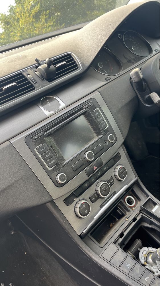 Navigatie volkswagen passat b7 b6 golf 6 piese dezmembrari