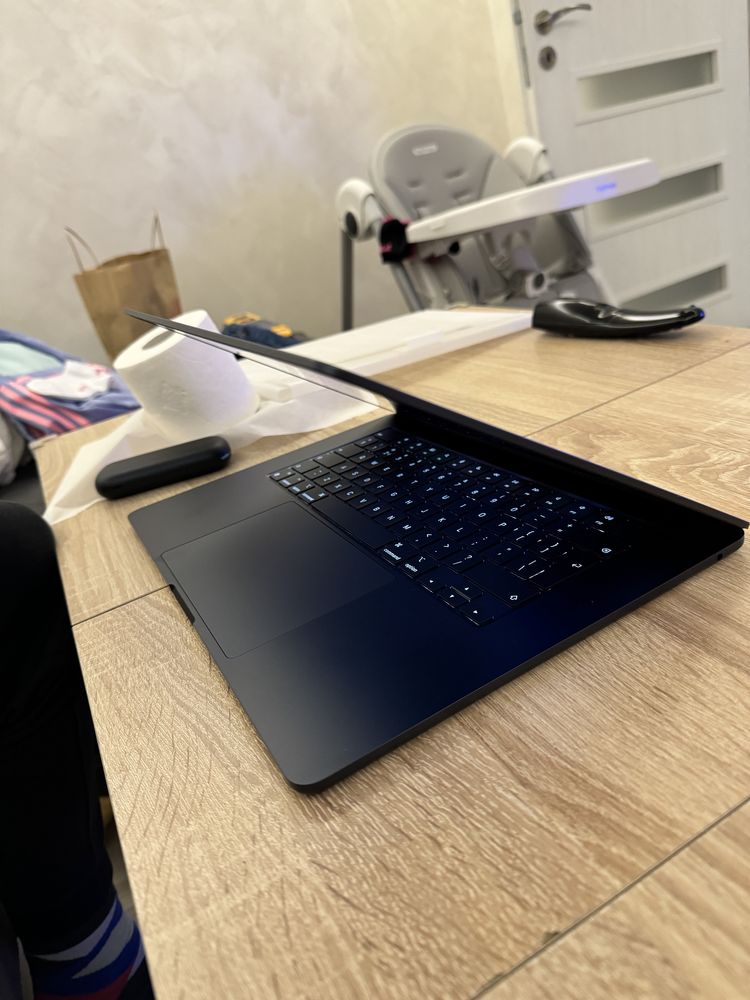 Продавам Macbook Air 15” M3 2024
