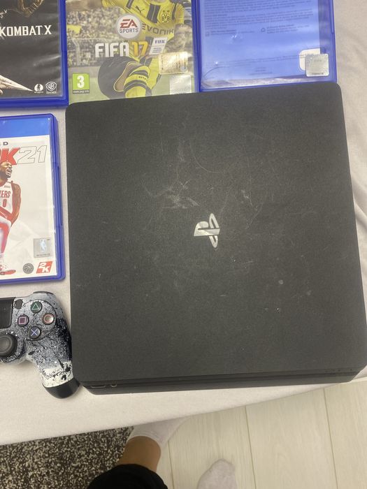 Ps 4 slim cu o maneta si 11 jocuri
