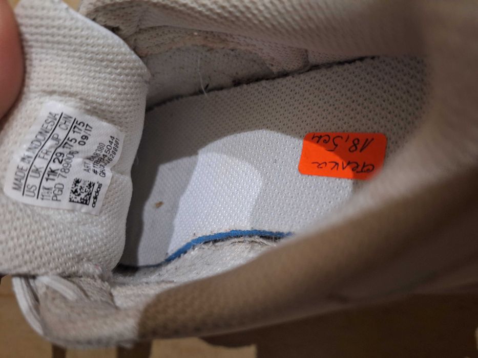 маратонки adidas