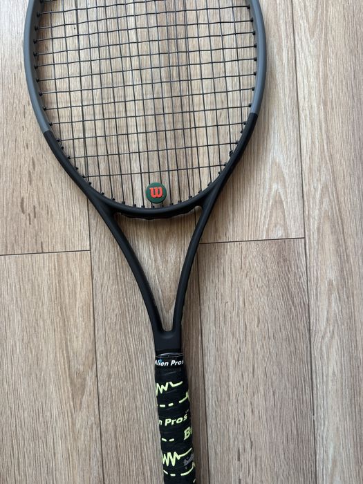 Продавам тенис ракета Wilson blade 295гр. 98