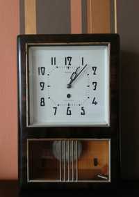 Стенен часовник Янтар с махало и ключ за  навиване
