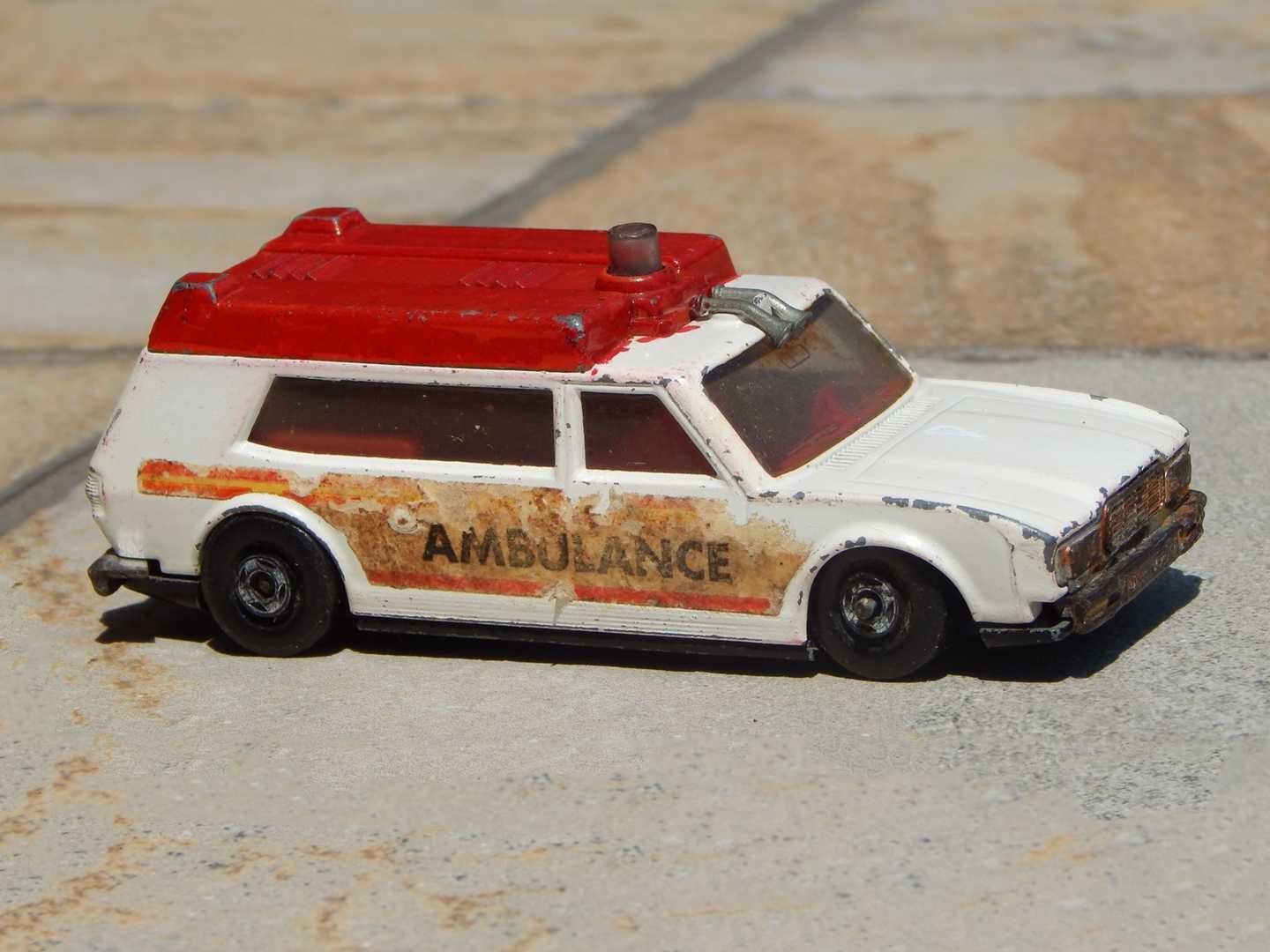 Macheta ambulanta K-49 Jaguar 1:32 Lesney Matchbox Anglia 1974