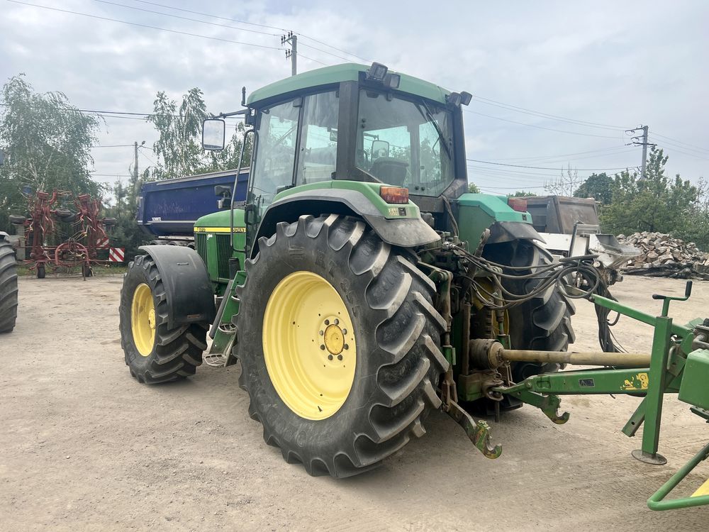 Tractor John Deere 6810