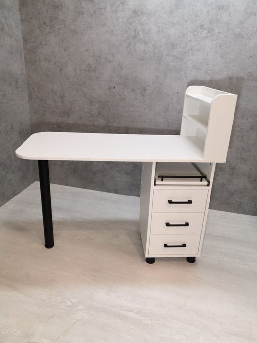 Сдаётся рабочее место для маникюра