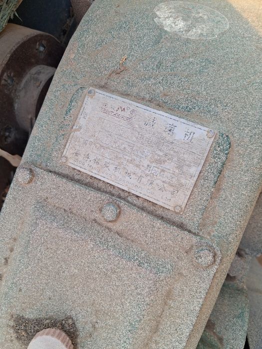 Ko'mir press qiladifan aparat va semichka chaqadigan aparat