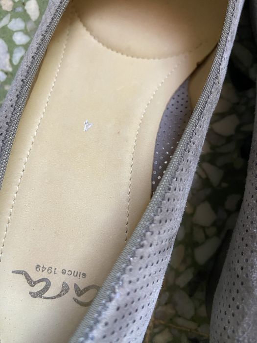 Pantofi argintati si de efect