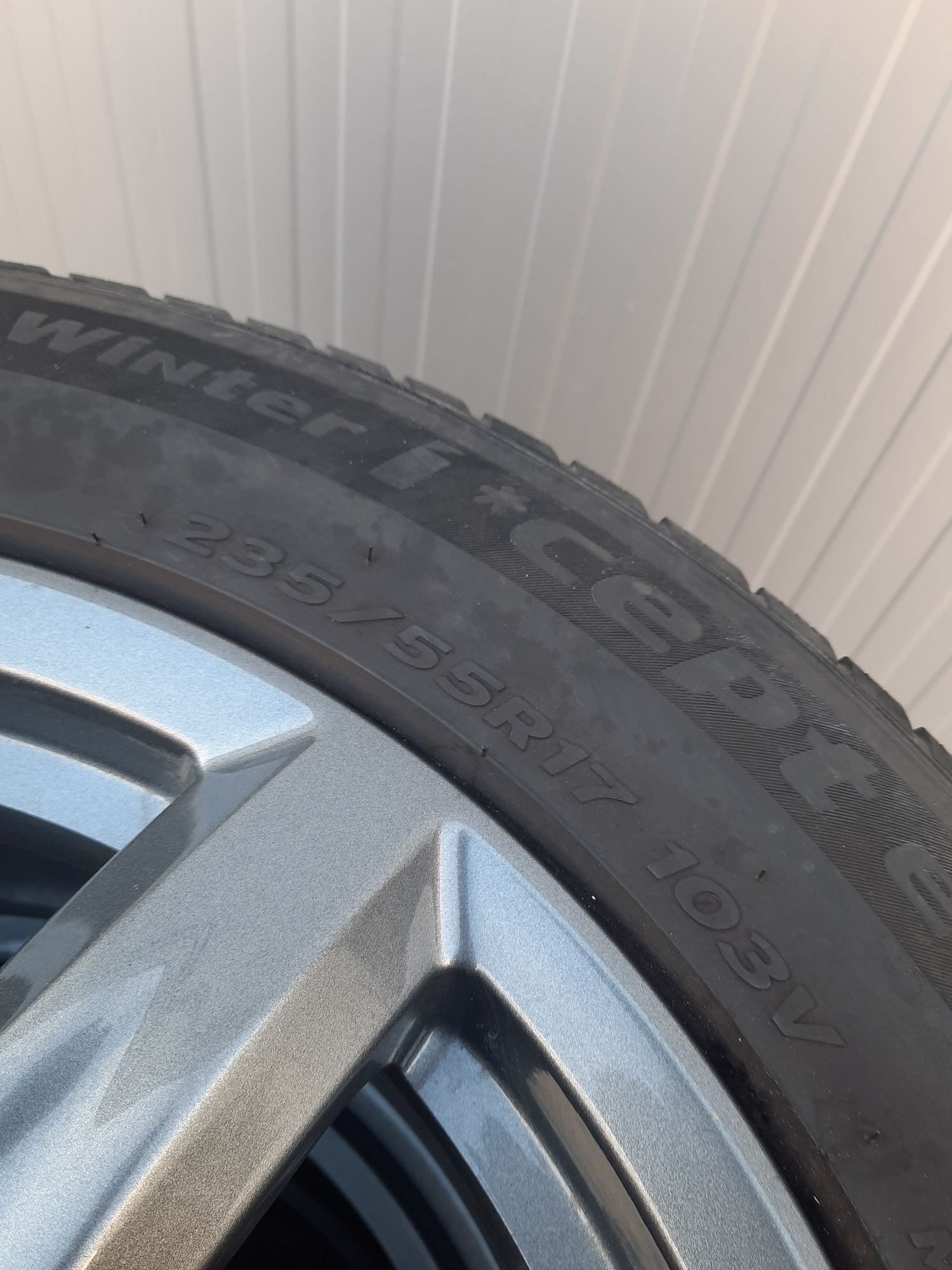 4 Броя 235/55/17 Hankook 2x6,2mm 2x5,5mm