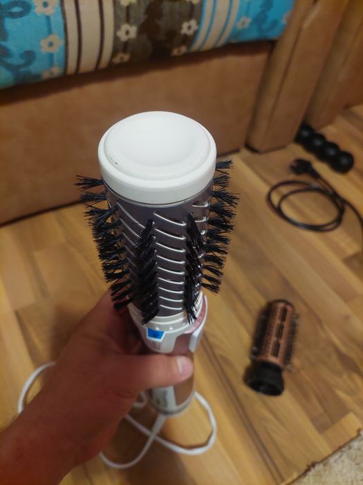 Perie rotativa Rowenta cu diverse trepte de viteza ,doua capete