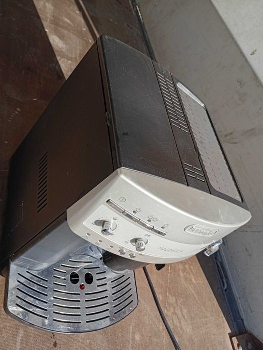 Кафе машина на зърна-DELONGHI ESAM 3100.SB .