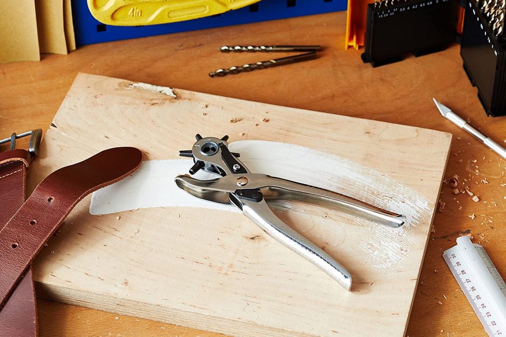 Set de perforatoare din piele Amazon Basics, clește rotativ