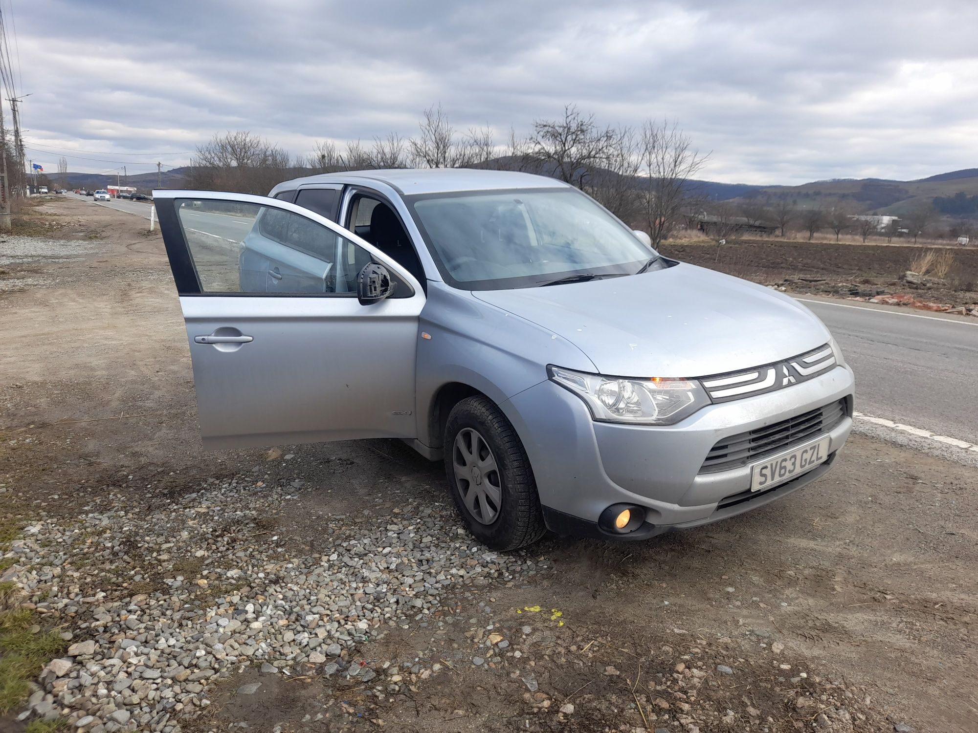 Aripa stanga dreapta Mitsubishi Outlander  capota bara fata 2014