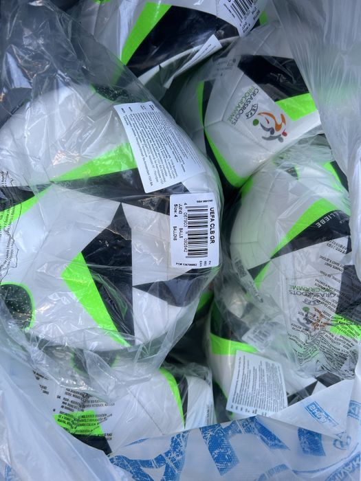 Продам новые футбольные мячи
