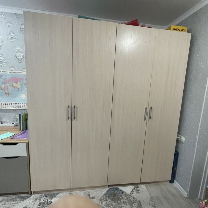 Продается большой шкаф.