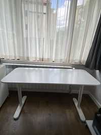 Бяло бюро на Икеа