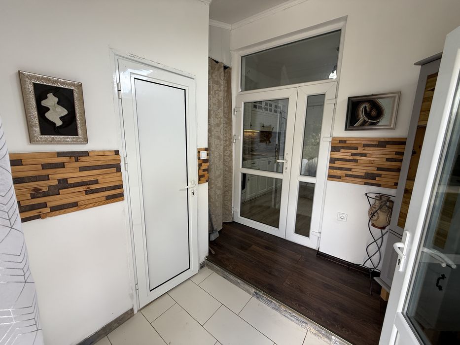 Продавам къща  в град Средец