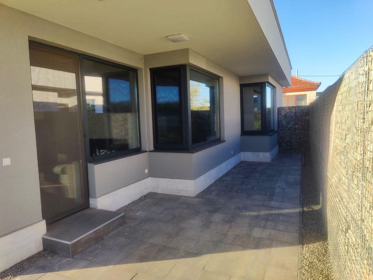 Дава се под наем Къща в Бургас, Лозово - 110 кв.м за 714 € - Снимка #1
