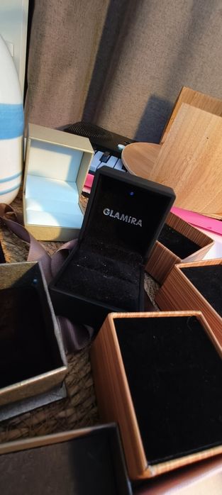 Cutie de bijuterii glamira cu led inel de logodna verighete lantisor