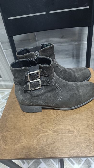 Vând cizme mārimea 41.piele intoarsa