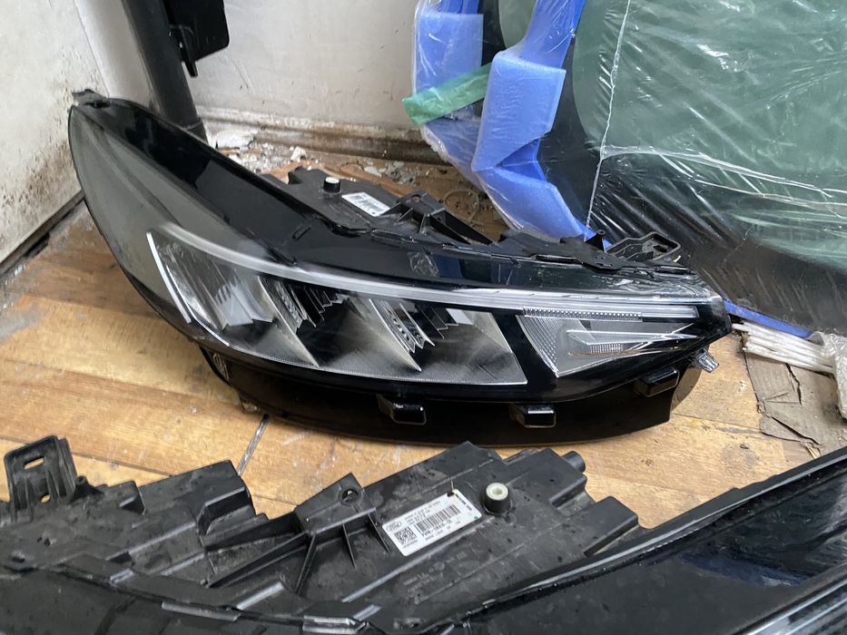 Far Ford kuga 3 facelift 2024 , 2025 faruri stanga dreapta
