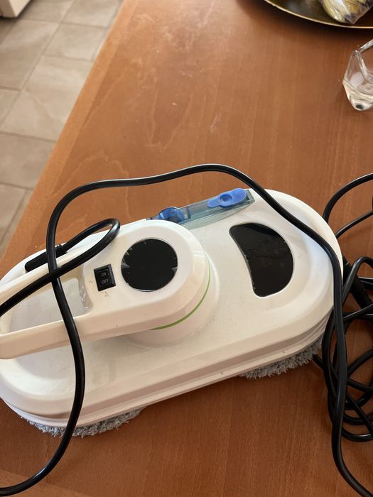 Робот за почистване на прозорци