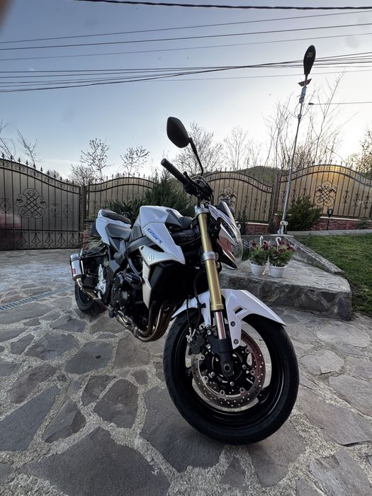 Suzuki GSR750 2013